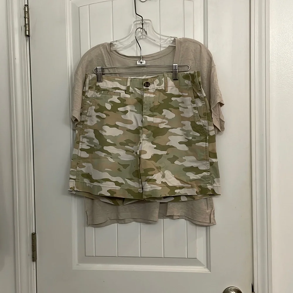 Gap camo shorts with matching top - Picture 6 of 6